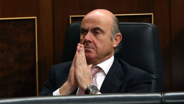 Guindos insta a los bancos a «actuar ya» y de forma «rápida» sobre su baja rentabilidad