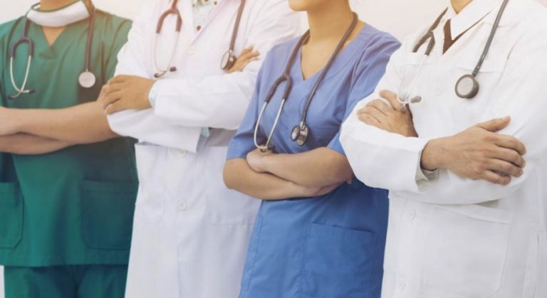 Los médicos denuncian la «grave situación» de los facultativos en el sector privado