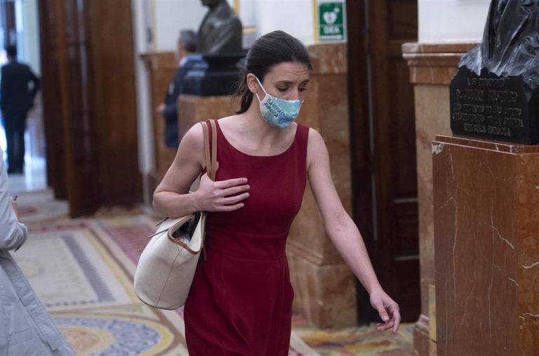 Montero anuncia un plan para modernizar la atención a víctimas de violencia de género