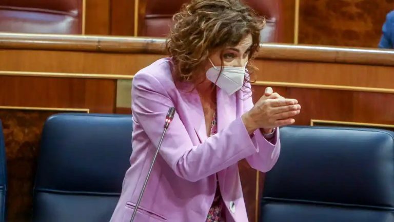 El Gobierno aprueba 15.000 millones de avales ICO destinados a la inversión