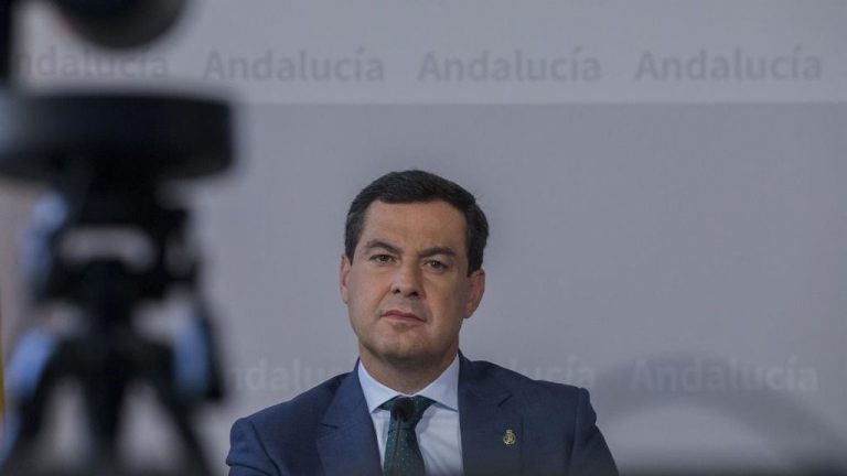 Moreno reprocha a Vox que «se alinee con la izquierda»