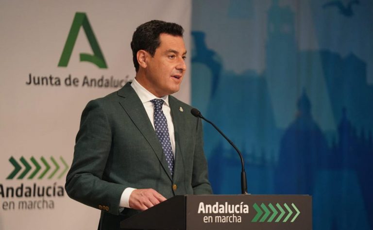 Moreno afea que Sanidad pida evitar ocio nocturno tras la una de la madrugada