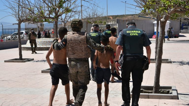 Navarra contacta con Ceuta para el traslado de seis menores extranjeros no acompañados