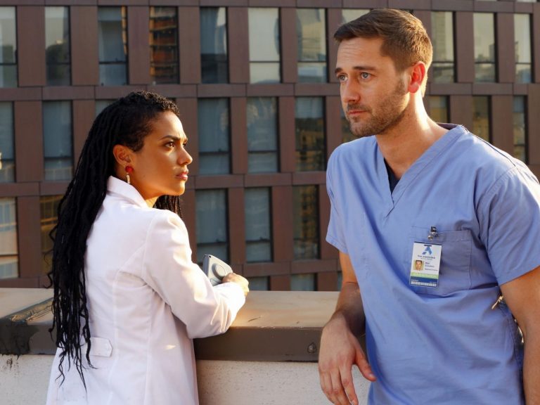 New Amsterdam: te destripamos el momento ‘hot’ entre Max y Helen