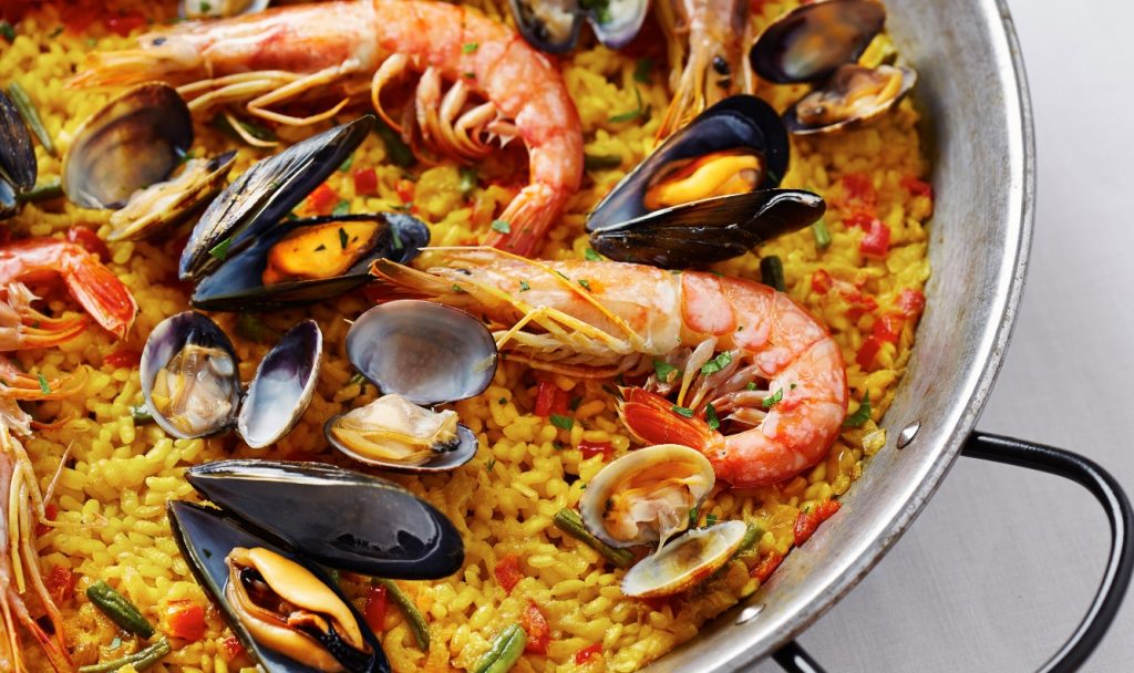 Paella De Marisco, Con Arroz Y Caldo De Marisco.