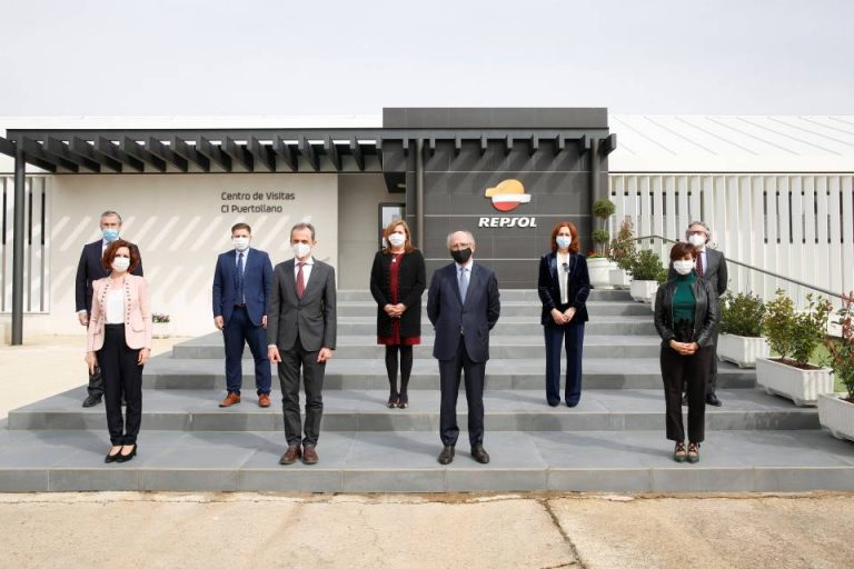 Pedro Duque conoce la apuesta de Repsol por la innovación