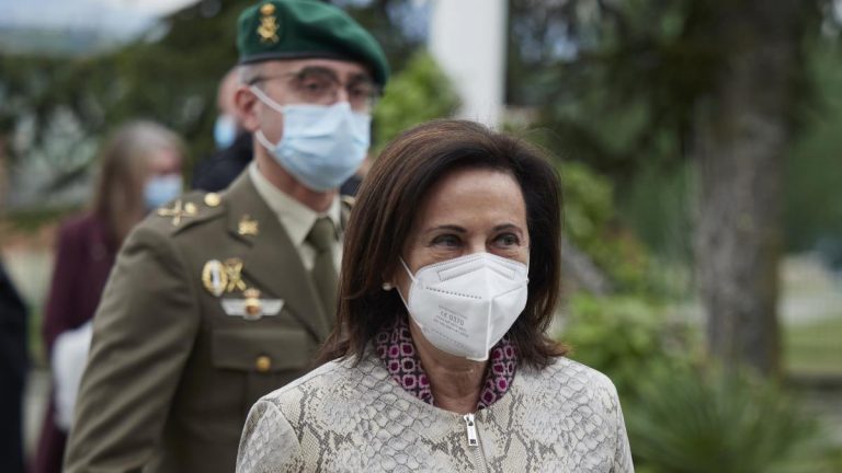 Robles dice que le produce «sonrojo» que Casado haga «oposición» con Ceuta