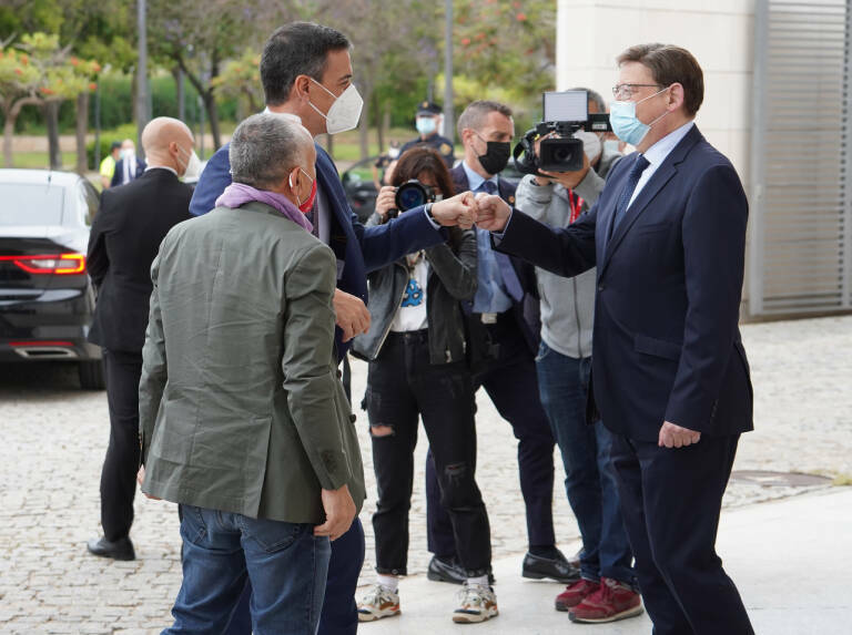 Sánchez rechaza los ERE en grandes empresas porque generan «alarma social e incomprensión»