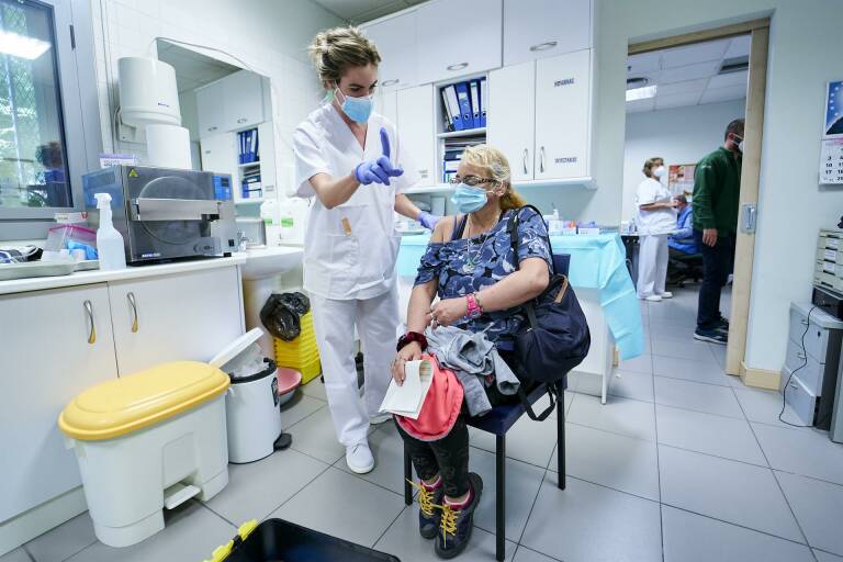 Sanidad notifica 11.067 casos y 91 muertes, con la incidencia bajando a 129