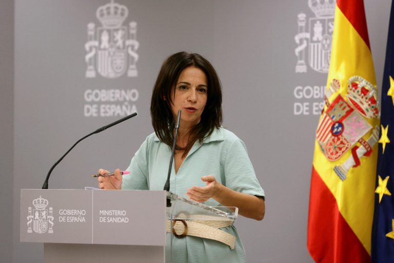 Sanidad espera que «pronto» deje de ser «tan exhaustivo» el uso de las mascarillas