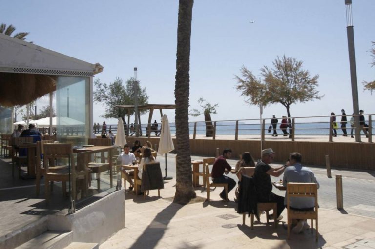 Las terrazas de Baleares podrán abrir toda la semana en horario continuado