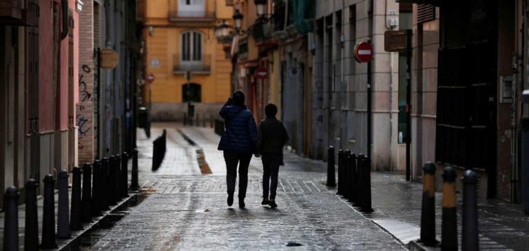Valencia prevé retrasar el toque de queda dos semanas más