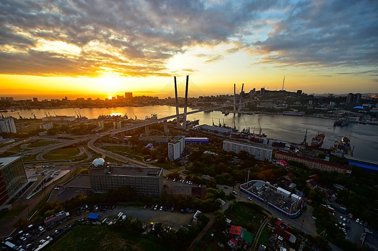 Lluís Oliván narra en ‘Vladivostok’ un «viaje físico y literario» tras la muerte de la pareja