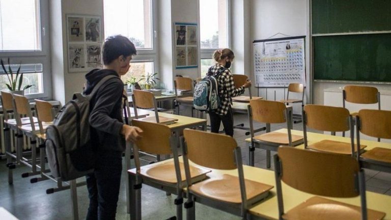 Baleares: Es «imposible» mantener las ratios actuales en las aulas si se aspira a la presencialidad