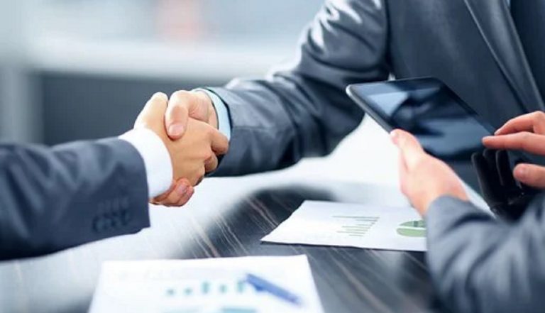 Bancos que abren por la tarde: descubre cuáles