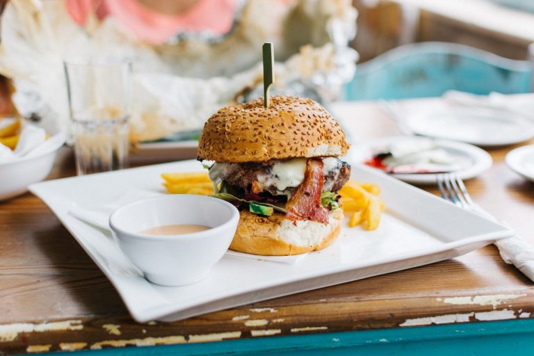 Qué lleva y cómo se hace una hamburguesa ranchera