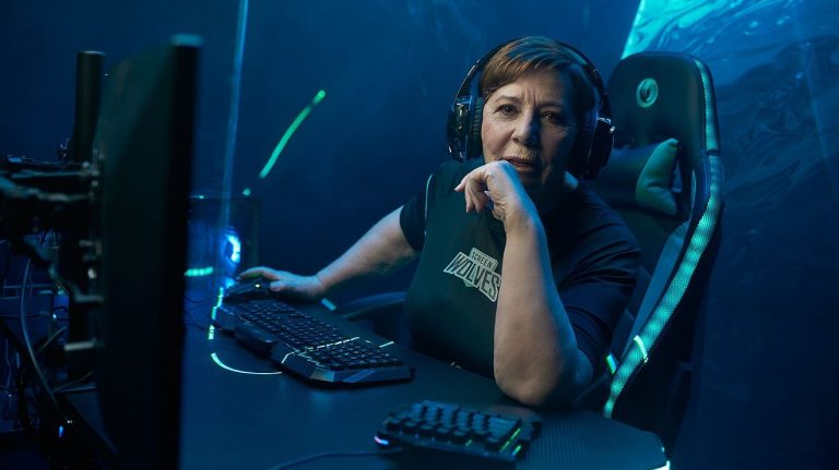 Celia Villalobos: De Ministra de Sanidad y Consumo a gamer. Así es su nuevo proyecto de eSports