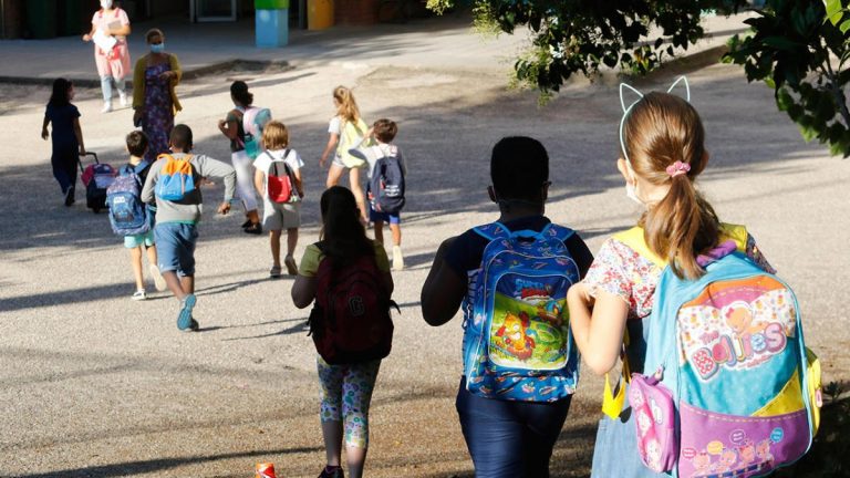 Los casos activos en centros educativos gallegos se mantienen en 579