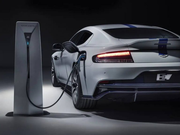 El Congreso convoca un concurso para arrendar coches eléctricos e híbridos hasta 2026