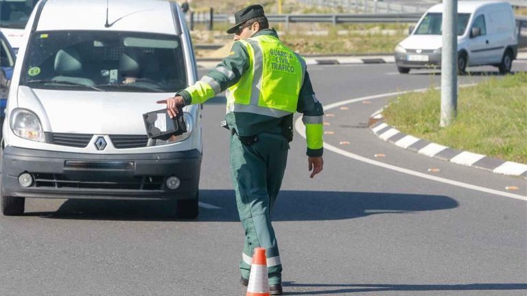 Casi el 70% de los conductores españoles admite incumplir las normas de tráfico