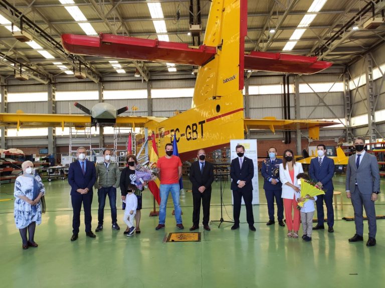 Rinden homenaje al piloto fallecido en la extinción de un fuego en Lobios en 2020