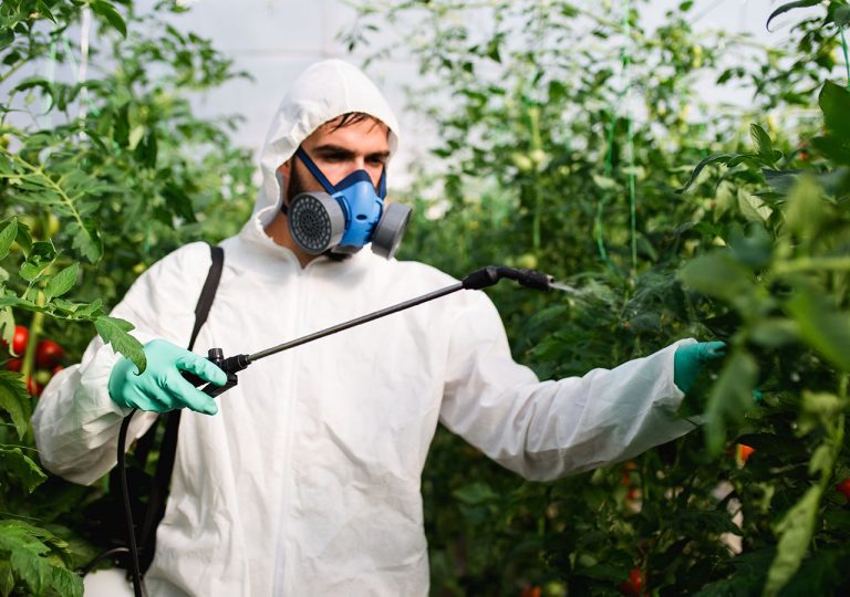 El Defensor del Pueblo pide «más control» en el uso de pesticidas