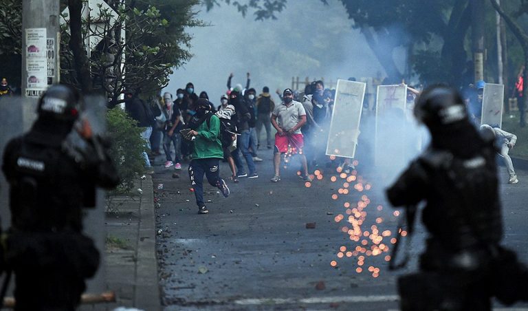 Podemos condena la represión policial y los abusos de DDHH durante las protestas en Colombia