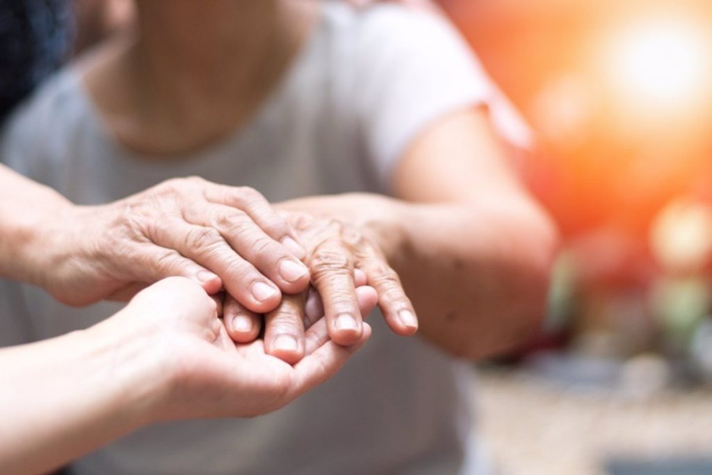 Temblores De Manos En Pacientes Con Parkinson.