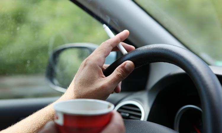 Cómo Hacer Que Tu Coche Siempre Huela Bien 1 Dile Adiós A Los Malos Olores Del Coche Y Rueda Feliz