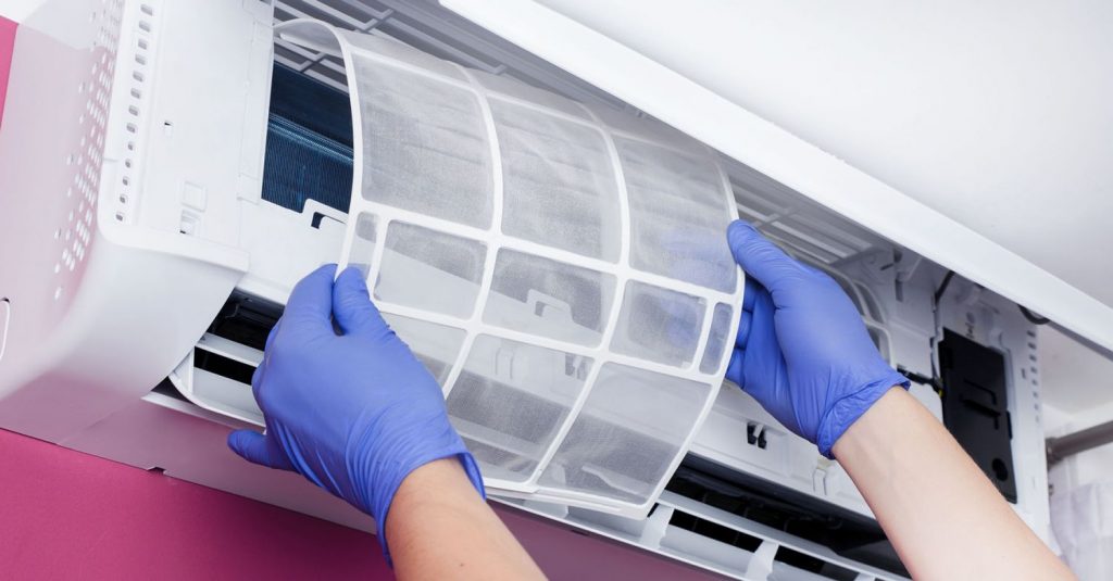 ¿Cómo hacer una correcta limpieza a los filtros del aire acondicionado?