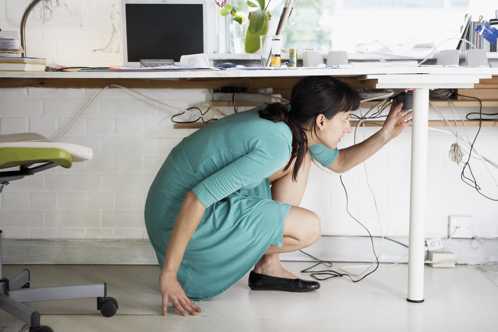 Ocultar los cables del ordenador de forma económica