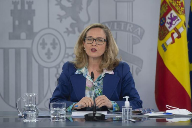 Calviño asegura que se ha recuperado casi el 80% del empleo destruido durante primera ola