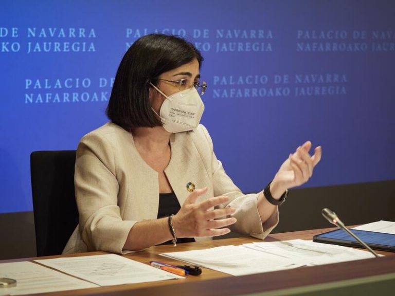 ¡Darias defiende la vacunación con Janssen aunque haya riesgo de trombos