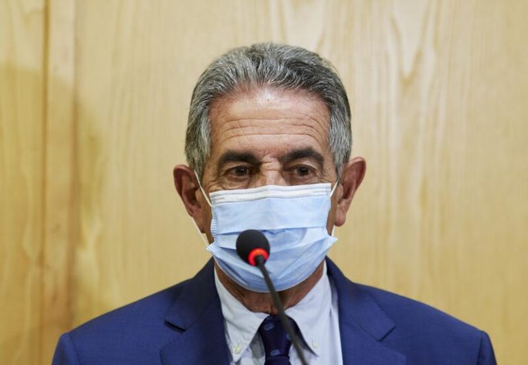 Revilla lamenta la falta de unanimidad y cree que todas las CCAA deberían «obedecer» las normas