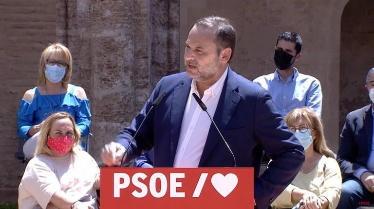 Ábalos afirma que «desafíos del independentismo» surgieron con el PP, en época «de hamaca, puro y pusilánimes»