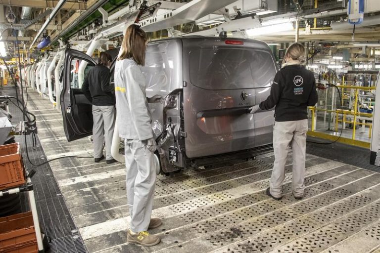 La producción industrial se dispara un 50,3% en abril, su mayor alza desde 1975