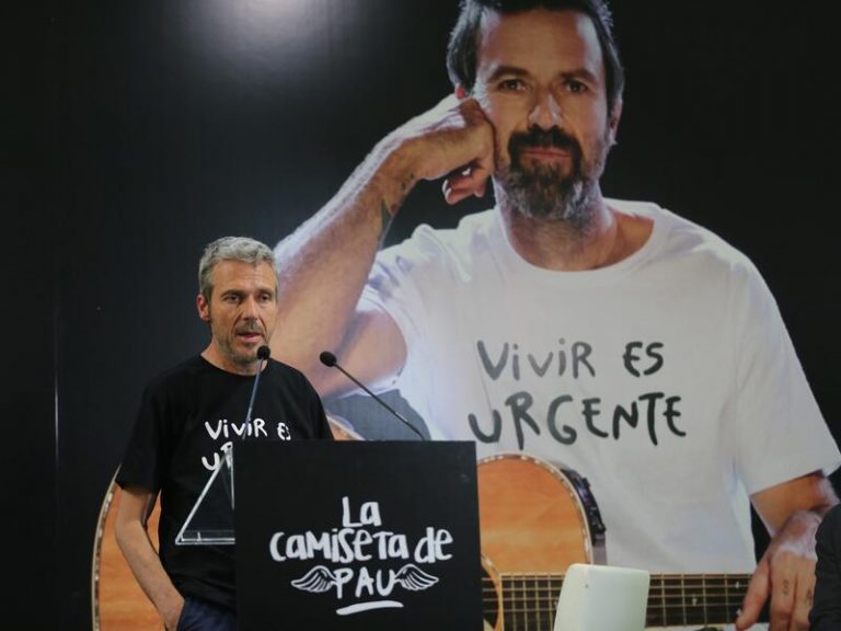 ‘La camiseta de Pau’ homenajea a Donés en el primer aniversario de su muerte