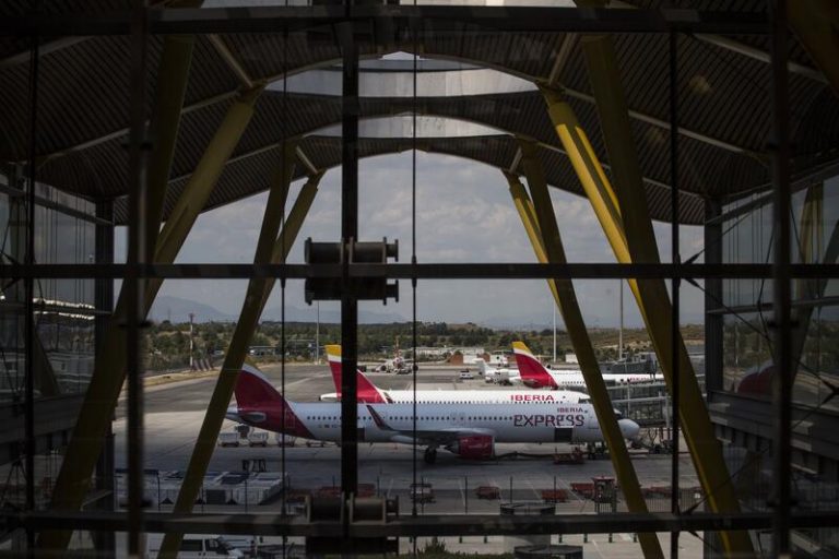 La Eurocámara da luz verde al nuevo Certificado Covid para viajar