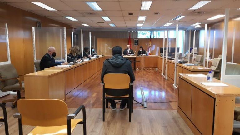 El descuartizador de Alcalá: «La corté congelada porque no entraba en el arcón»