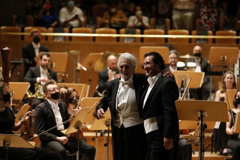 Plácido Domingo culmina su vuelta a España con ovaciones, bises y entre gritos de ‘eres el mejor’