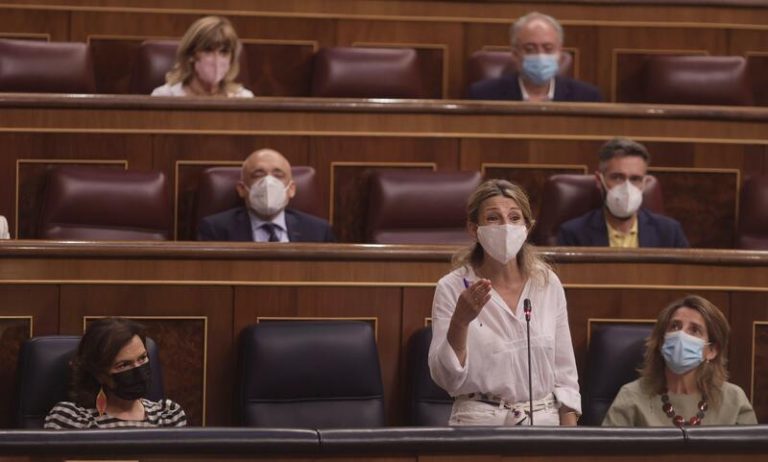Yolanda Díaz replica las críticas por la subida de la luz: «A mí nunca me van a ver en una eléctrica»
