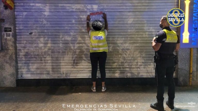 Desalojan a 200 personas del interior de un local de Sevilla y a 110 de una discoteca sin medidas Covid