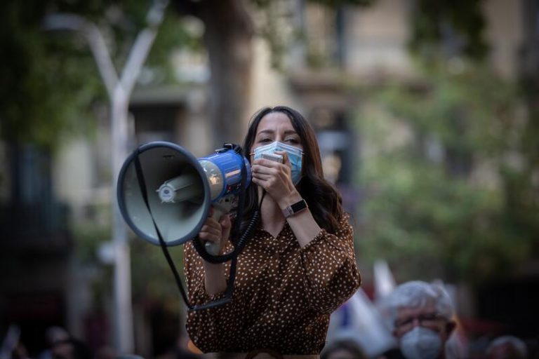 Arrimadas advierte de que Junqueras y Cuixart «presumen de humillar» a la democracia: «Qué vergüenza, Sánchez»