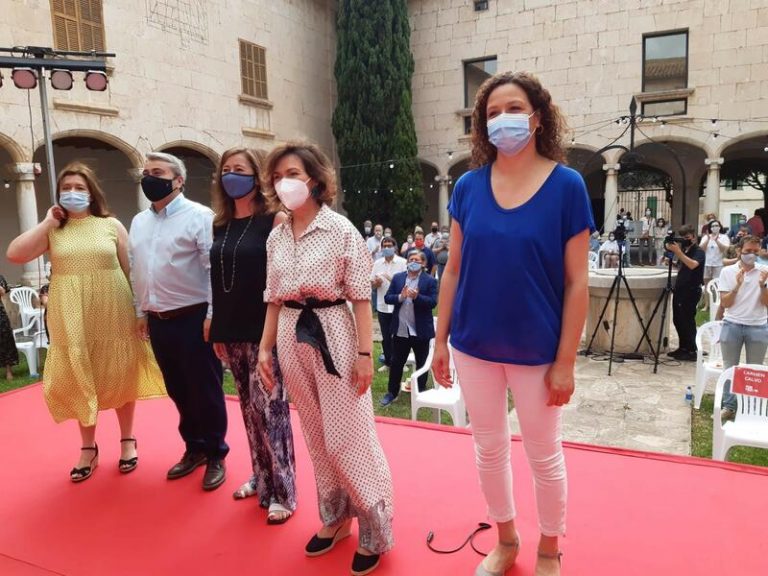 Calvo recibe el XX Premio Maria Plaza de Socialistas de Mallorca recordando a las víctimas de violencia machista