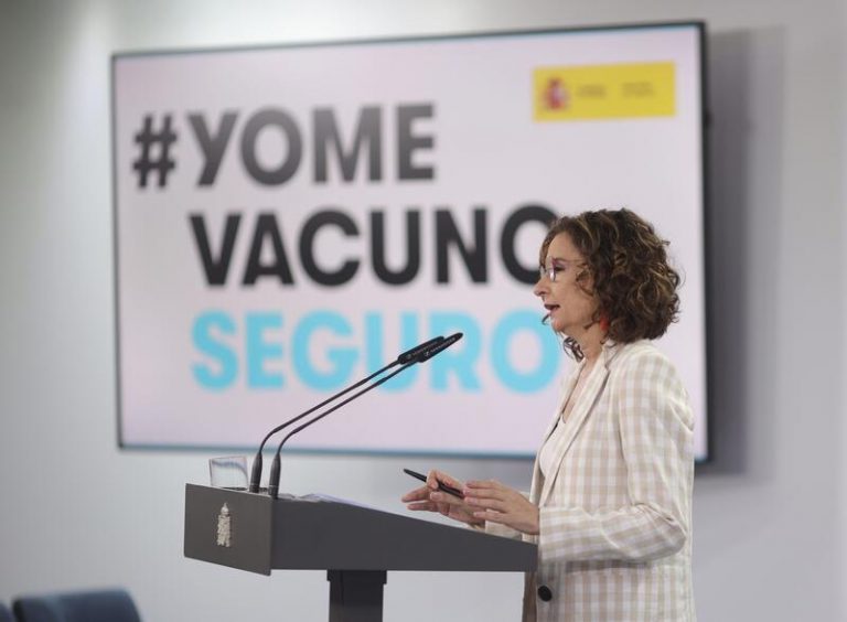 Montero dice que la rebaja del IVA de la luz se aplicará sobre toda la factura