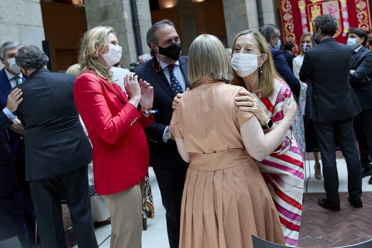 Pastor critica el uso político del Gobierno con el fin de la mascarilla en exteriores
