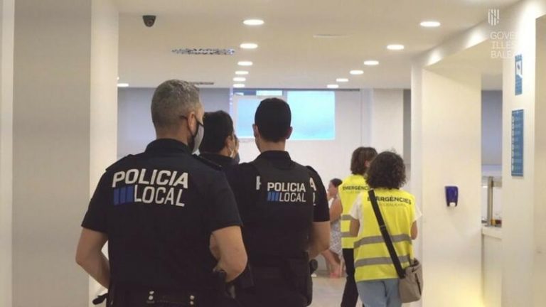 Siguen inspeccionado establecimientos y zonas que favorecieron el ‘macrobrote’ en Mallorca
