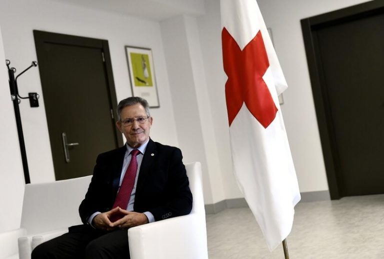 El presidente de Cruz Roja, sobre el acompañamiento a migrantes: «A veces no hay que dar una manta sino un abrazo»