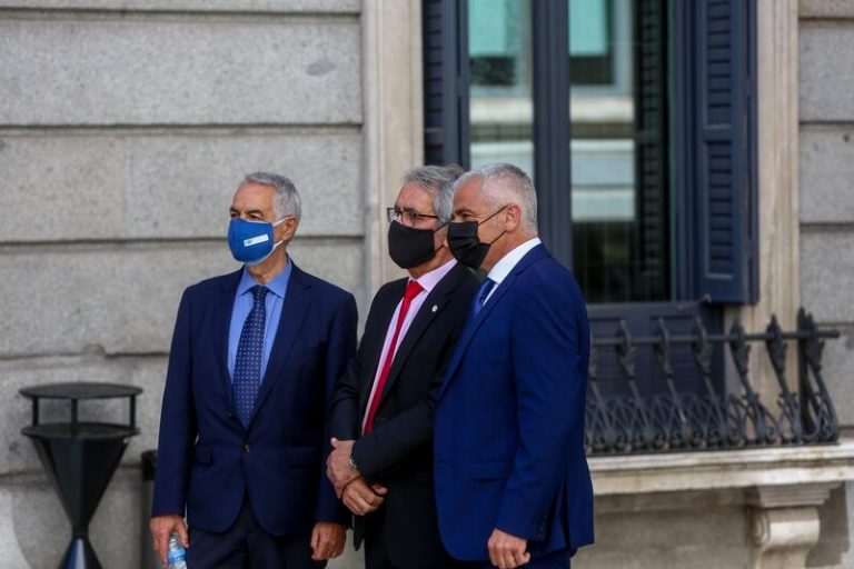 Asociaciones de víctimas del terrorismo que han acudido al Congreso defienden «plantear las quejas en otro momento»