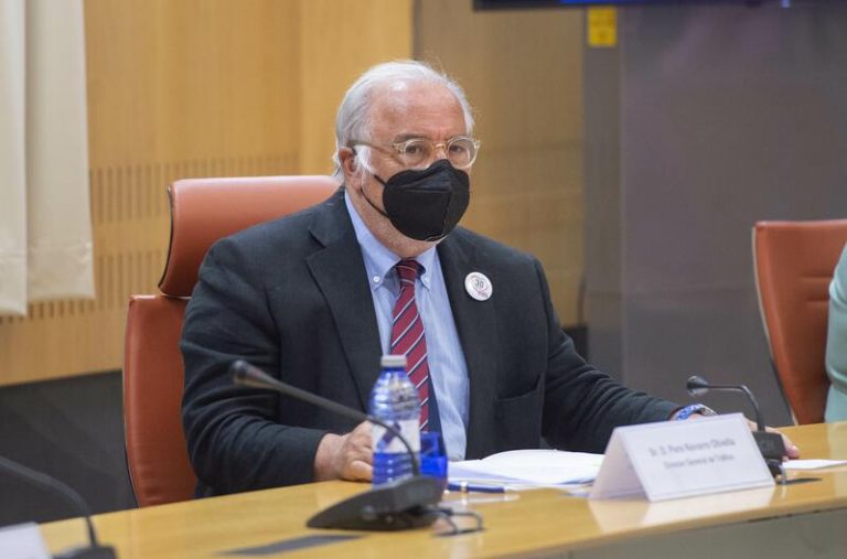 Entran en vigor este jueves las luces de emergencia V-16, la señal que sustituye a los triángulos